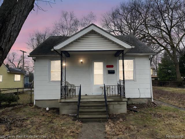 front view picture of 154 W Madge Ave, Hazel Park, MI. 48030