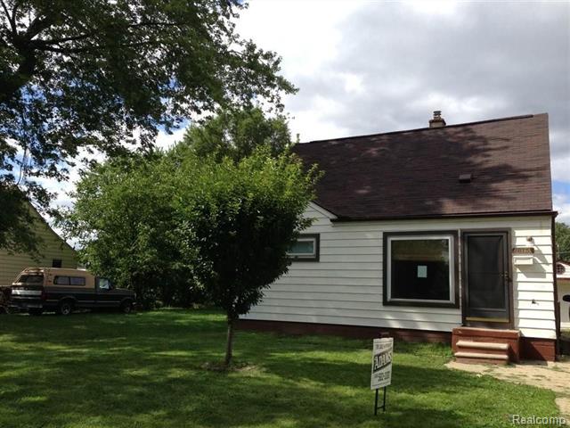 front view picture of 26132 Hanover, Dearborn Heights, MI. 48125