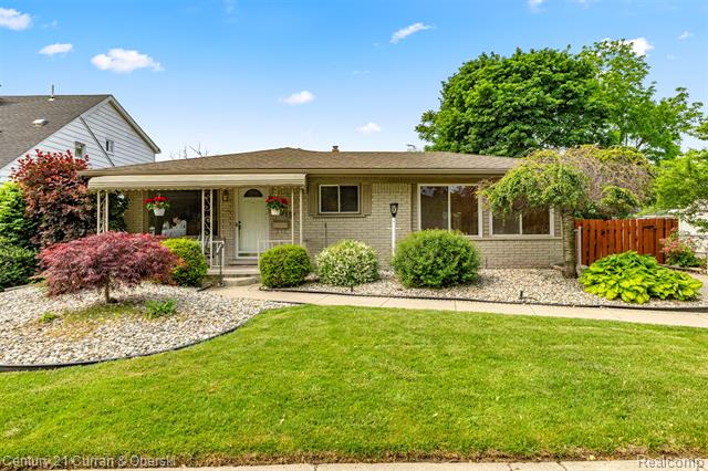 front view picture of 17215 Hanover, Allen Park, MI. 48101