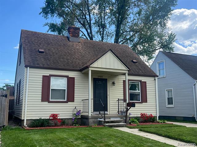 front view picture of 33977 Richard St, Wayne, MI. 48184