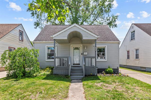 front view picture of 33989 Richard St, Wayne, MI. 48184