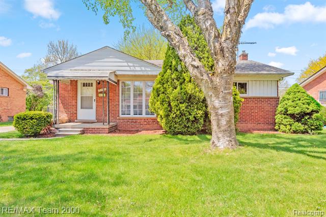 front view picture of 5492 Heather Ln, Dearborn Heights, MI. 48125