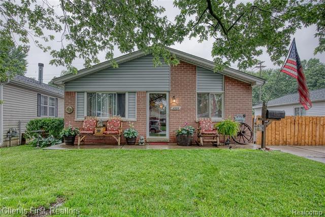 front view picture of 4924 Hazel, Dearborn Heights, MI. 48125
