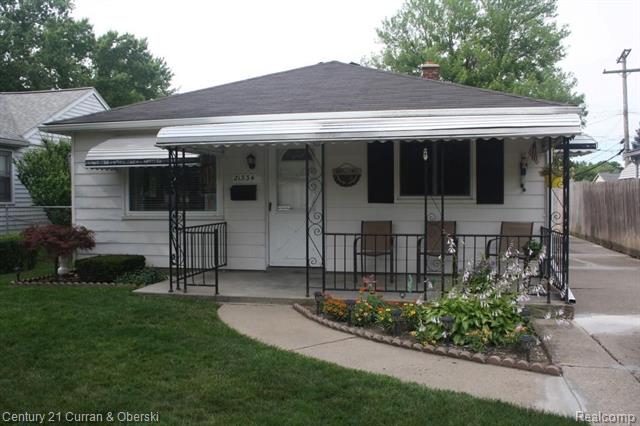 front view picture of 21334 Powers, Dearborn Heights, MI. 48125