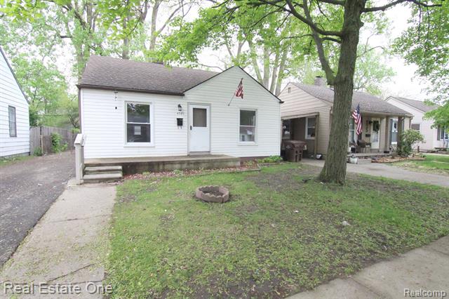 front view picture of 4521 Columbus St, Wayne, MI. 48184
