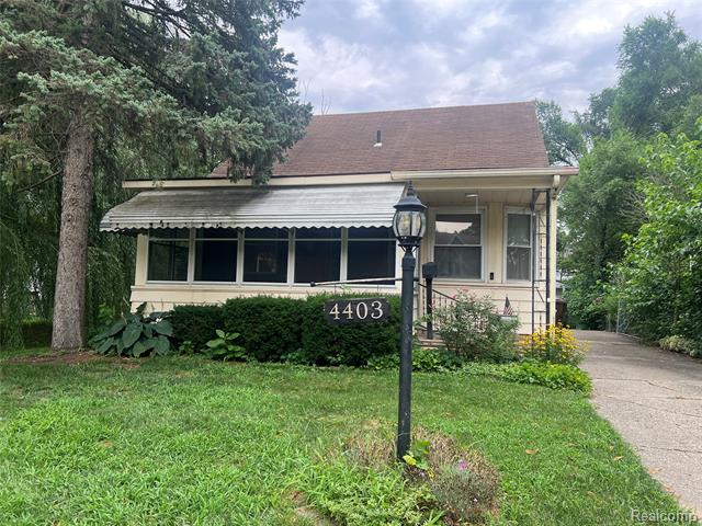 front view picture of 4403 Biddle St, Wayne, MI. 48184