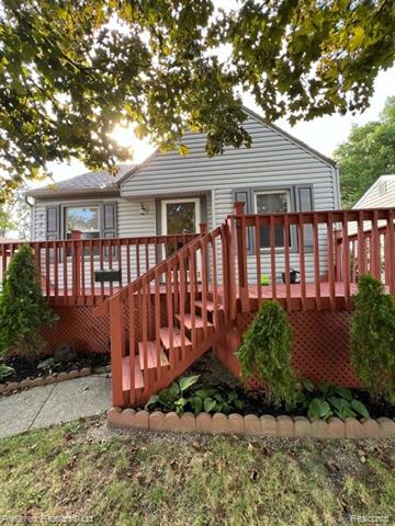 front view picture of 4220 Mildred St, Wayne, MI. 48184