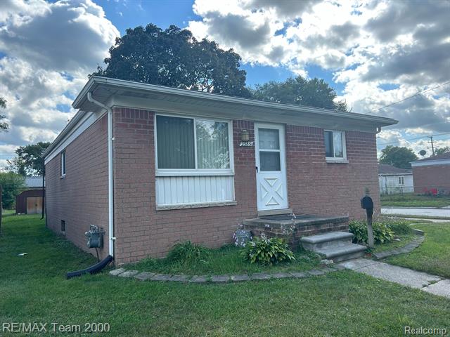 front view picture of 23851 Annapolis, Dearborn Heights, MI. 48125