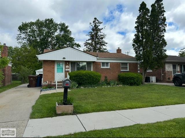 front view picture of 31638 Taft St, Wayne, MI. 48184