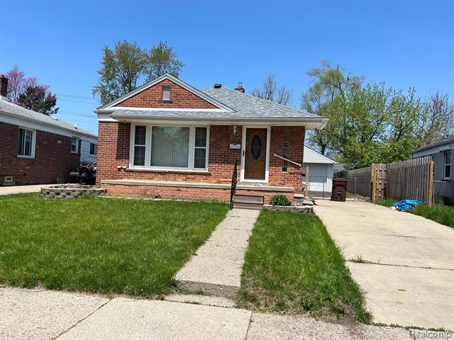 front view picture of 33720 Gertrude St, Wayne, MI. 48184