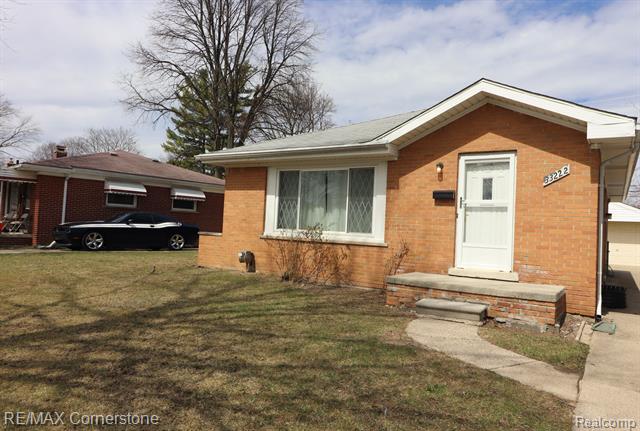 front view picture of 33222 Gerald St, Wayne, MI. 48184