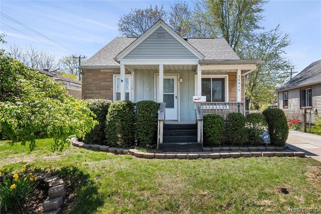 front view picture of 26613 Annapolis, Dearborn Heights, MI. 48125