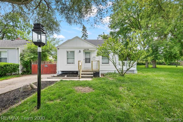 front view picture of 26389 Annapolis, Dearborn Heights, MI. 48125