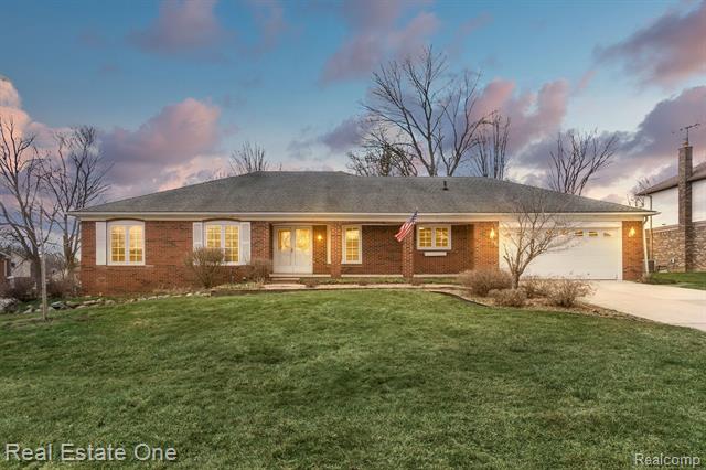 front view picture of 22595 Vacri Ln, Farmington, MI. 48335