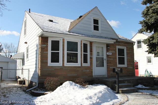 front view picture of 1437 W Hazelhurst St, Ferndale, MI. 48220