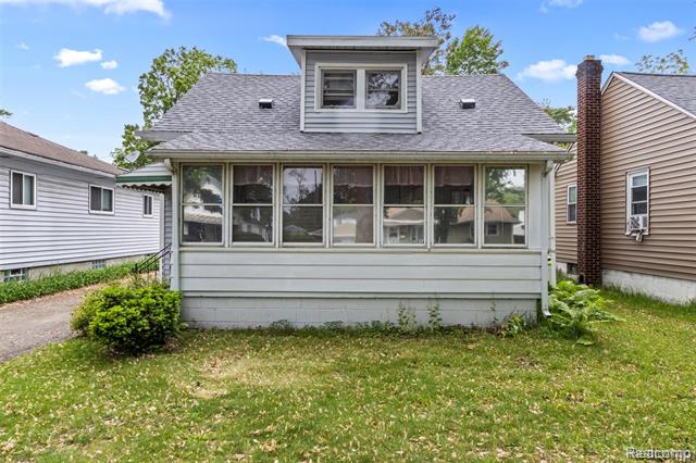 front view picture of 1141 E Madge Ave, Hazel Park, MI. 48030