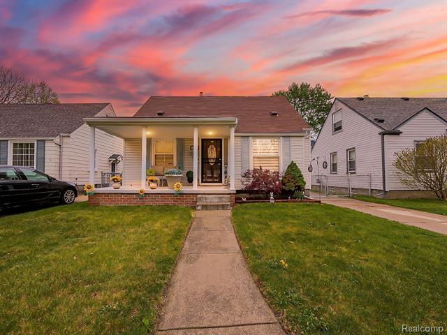front view picture of 24636 Stanford, Dearborn Heights, MI. 48125