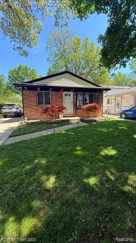 front view picture of 4425 West Point, Dearborn Heights, MI. 48125