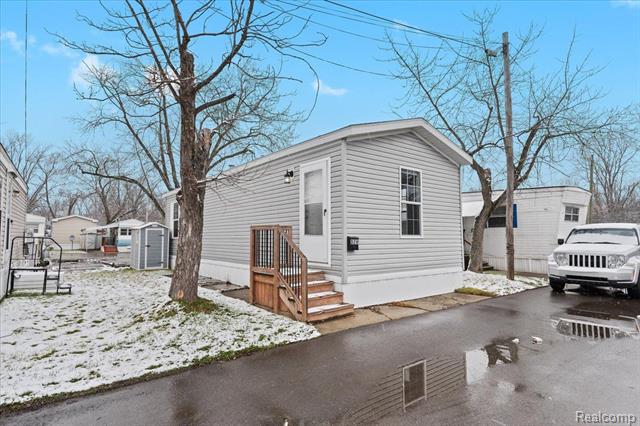 front view picture of 22600 Middlebelt Rd, Farmington, MI. 48336