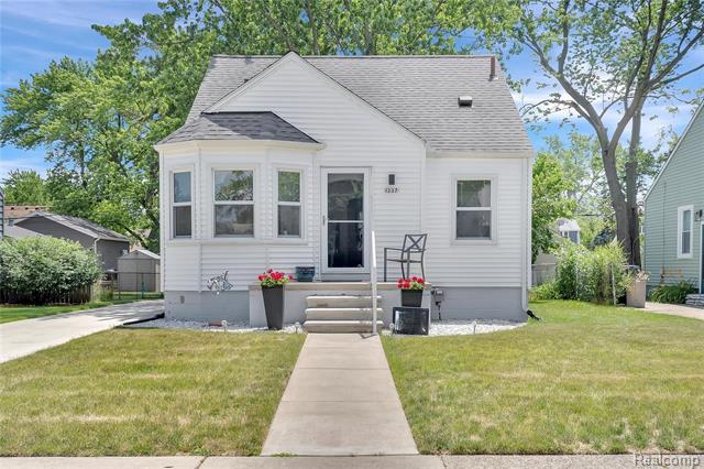 front view picture of 1337 Leroy St, Ferndale, MI. 48220