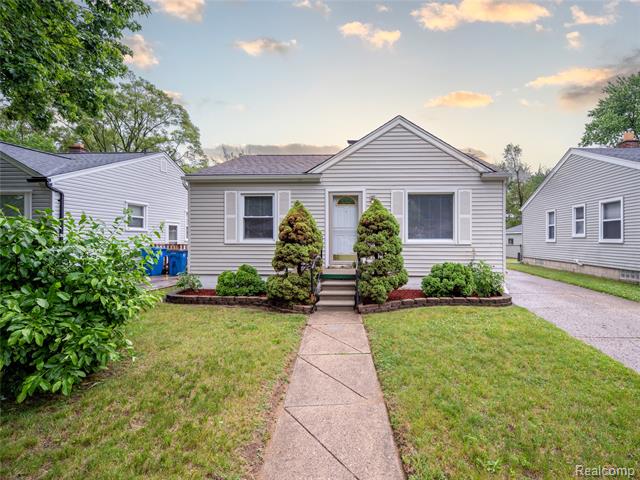 front view picture of 25457 Andover, Dearborn Heights, MI. 48125