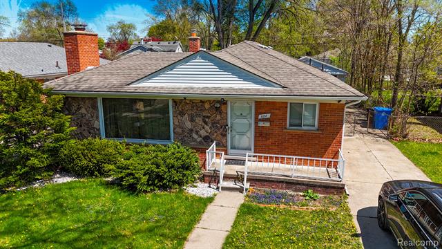 front view picture of 4127 Mc Kinley, Dearborn Heights, MI. 48125