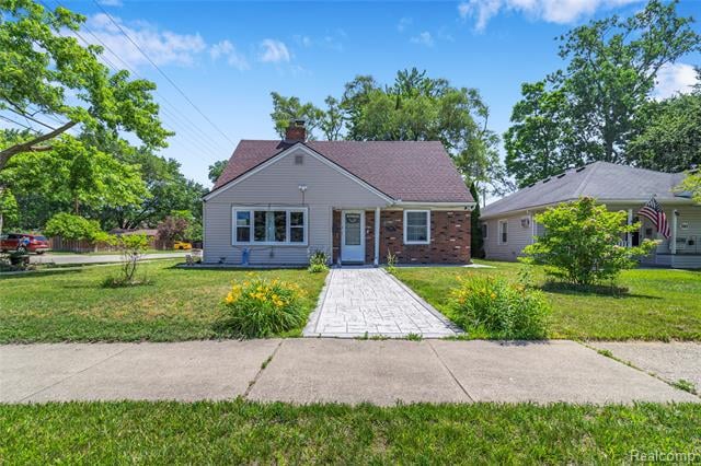 front view picture of 3901 West Point, Dearborn Heights, MI. 48125