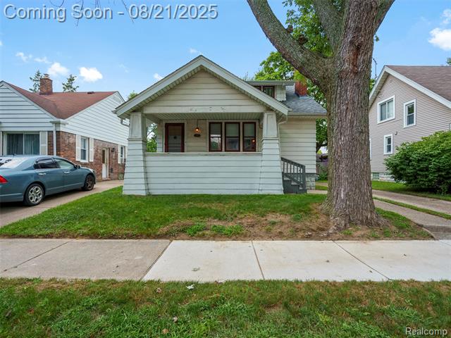 front view picture of 816 Pearson St, Ferndale, MI. 48220