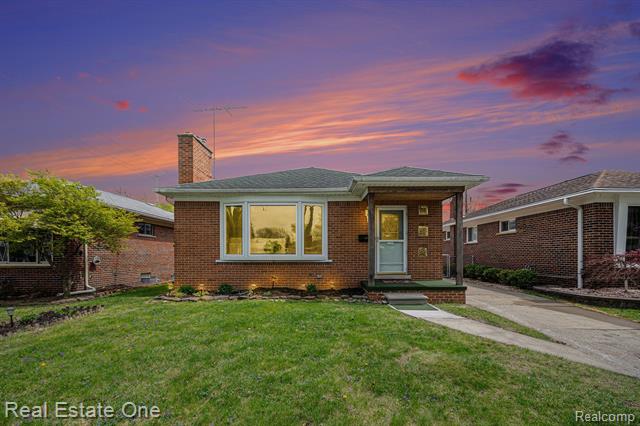 front view picture of 3913 Lincoln, Dearborn Heights, MI. 48125