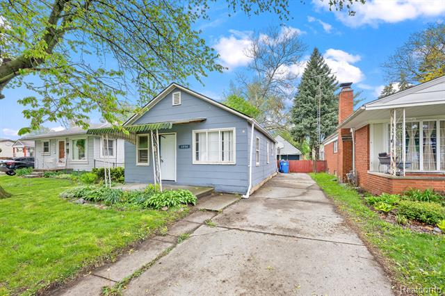 front view picture of 3936 Weddel, Dearborn Heights, MI. 48125