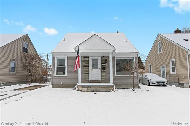 front view picture of 3304 Chestnut, Dearborn, MI. 48124