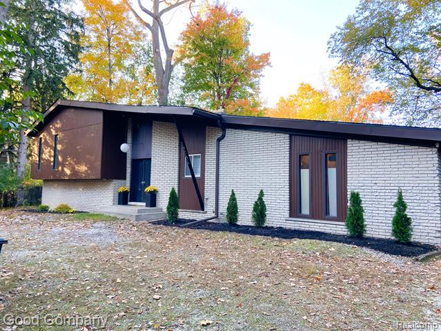 front view picture of 19594 Mahon St, Southfield, MI. 48075