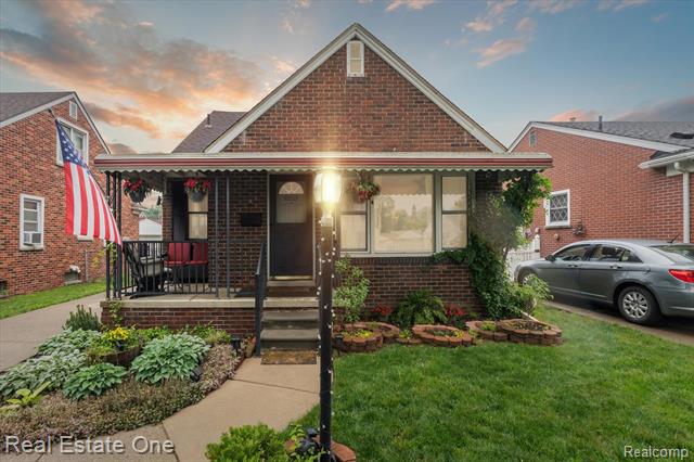 front view picture of 3753 Hipp, Dearborn, MI. 48124