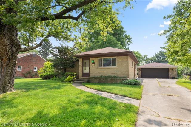 front view picture of 3183 Mildred St, Wayne, MI. 48184