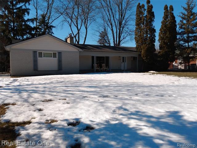 front view picture of 37720 Knoll Dr, Wayne, MI. 48184