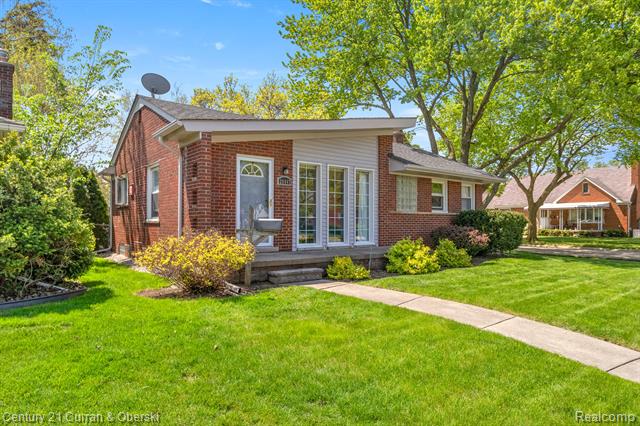 front view picture of 20447 Carlysle, Dearborn, MI. 48124