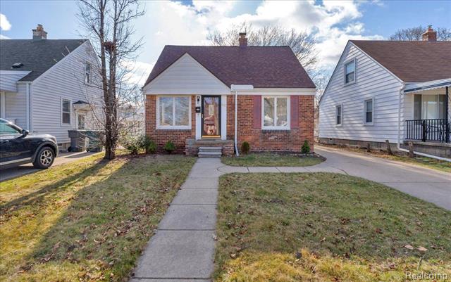 front view picture of 3327 Hollywood, Dearborn, MI. 48124