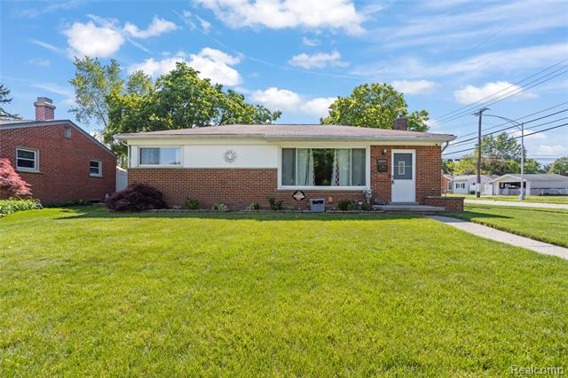 front view picture of 36650 Thinbark St, Wayne, MI. 48184