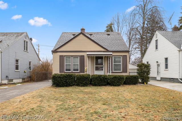front view picture of 2612 Chestnut, Dearborn, MI. 48124