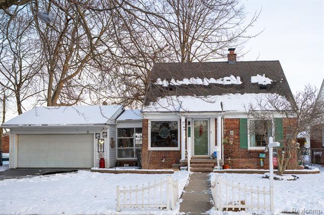 front view picture of 3201 Croissant, Dearborn, MI. 48124