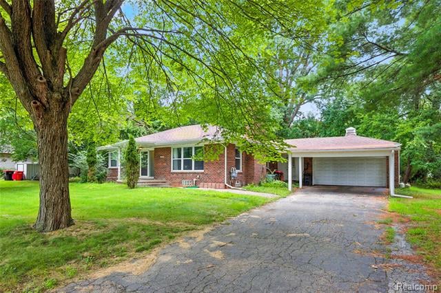 front view picture of 19910 Albany Ave, Southfield, MI. 48075