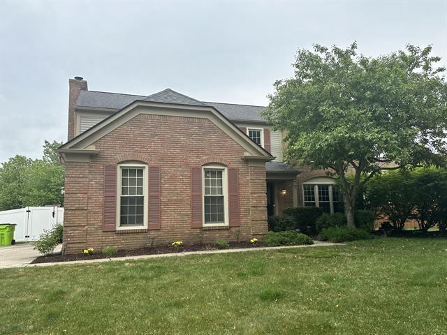 front view picture of 45331 Roundview Dr, Novi, MI. 48375