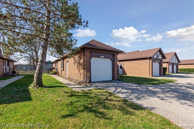 front view picture of 3317 Heritage Parkway, Dearborn, MI. 48124
