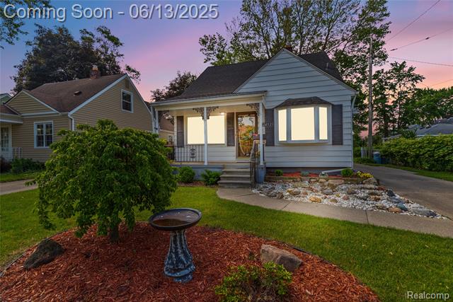 front view picture of 24921 Notre Dame, Dearborn, MI. 48124
