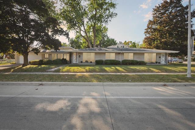 front view picture of 2910 Elizabeth St, Wayne, MI. 48184