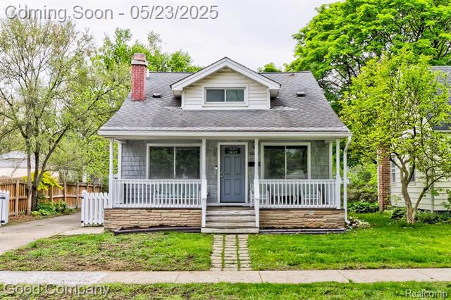 front view picture of 1688 W Hazelhurst St, Ferndale, MI. 48220