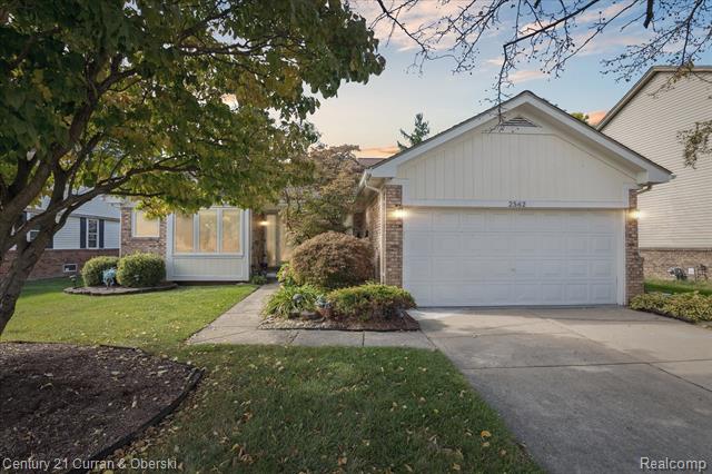 front view picture of 2562 Woodmont E, Canton, MI. 48188