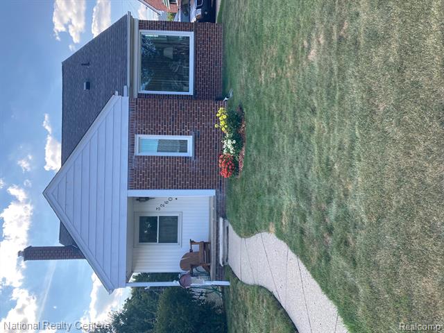 front view picture of 3260 Lincoln, Dearborn, MI. 48124