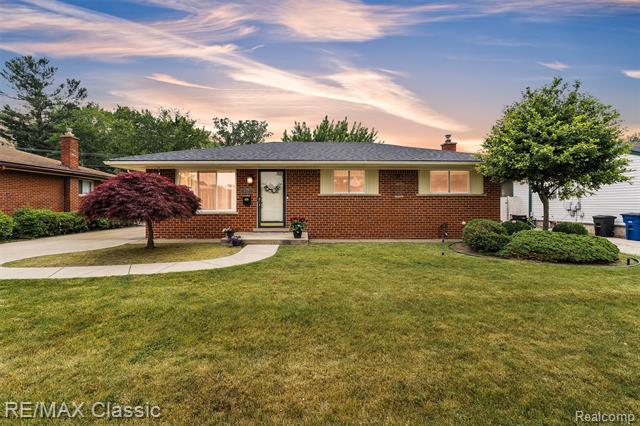 front view picture of 2596 Treadwell, Westland, MI. 48186