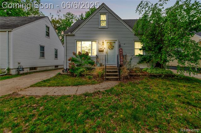 front view picture of 3504 Detroit, Dearborn, MI. 48124
